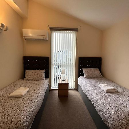 Great House + Air Conditioning + Free Car Parking Manchester Eksteriør billede
