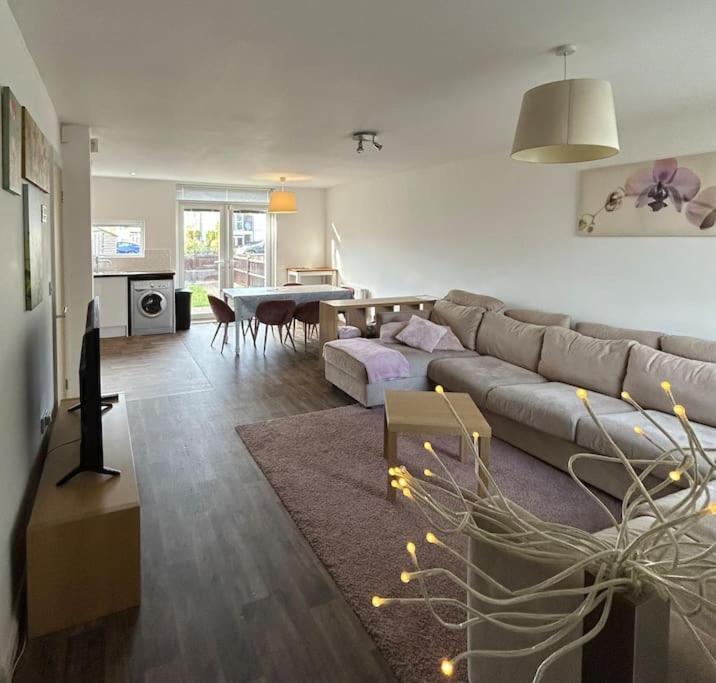 Great House + Air Conditioning + Free Car Parking Manchester Eksteriør billede