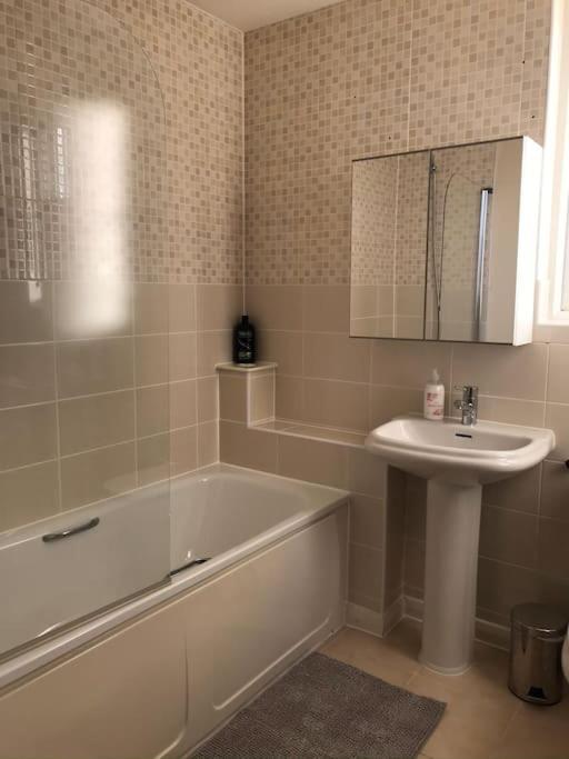 Great House + Air Conditioning + Free Car Parking Manchester Eksteriør billede