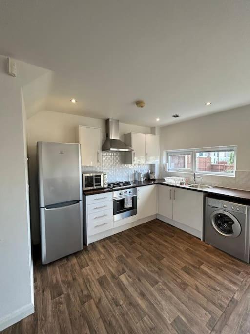 Great House + Air Conditioning + Free Car Parking Manchester Eksteriør billede